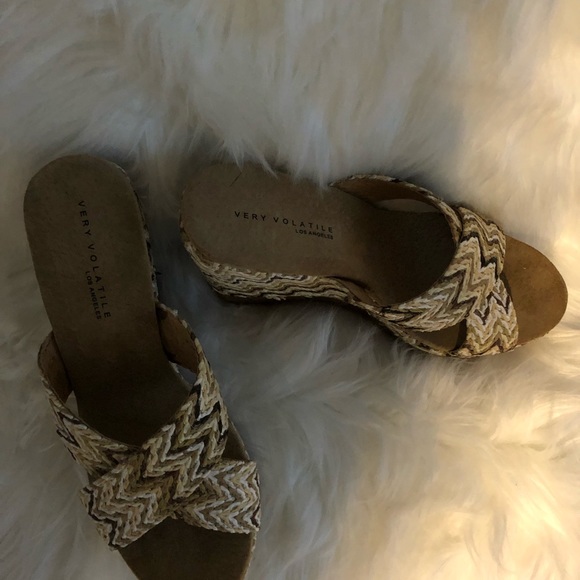 Very Volatile Los Angeles Wedge Sandal 7 - Picture 3 of 9